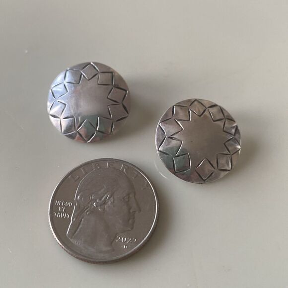 Vintage Navajo silver earrings - Picture 2 of 3